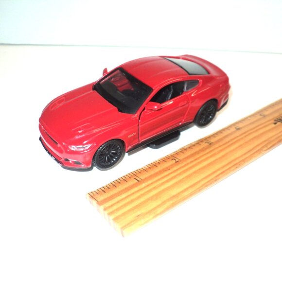 Maisto 2015 Ford Mustang GT Red Scale 1:40 Doors Open On Stand Diecast - Picture 1 of 7